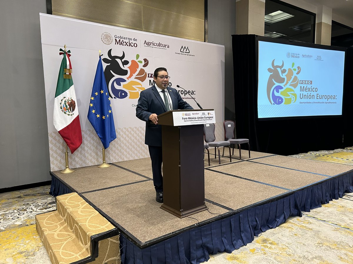 NorbertoValU's tweet photo. Me encuentro en la antesala del Foro México–Unión Europea: Oportunidades y Diversificación Agroalimentaria 🇲🇽🇪🇺.
Un espacio clave para fortalecer la relación bilateral y avanzar en la diversificación de mercados del Sector Agroalimentario hacia Europa. 🌍🤝#AgroMX #TLCUEM https://t.co/NuDGbBslpH