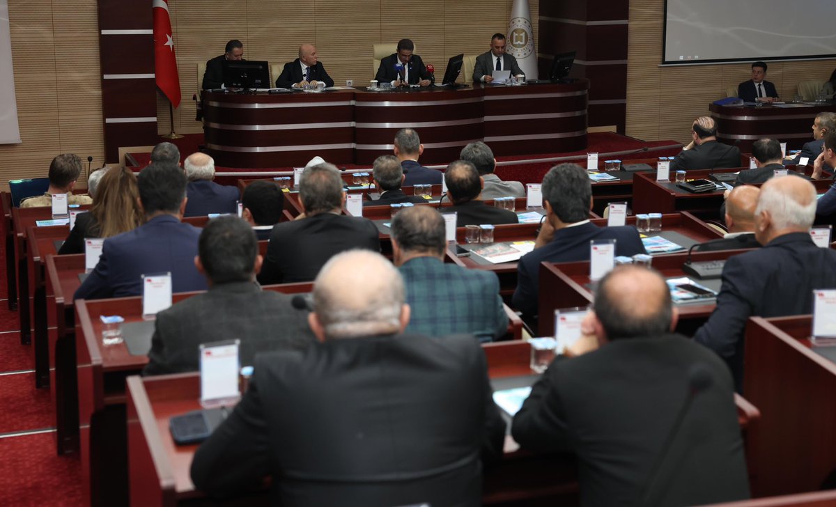 Erzurum Valimiz Aydın Baruş Bey ile birlikte İl Koordinasyon Toplantımıza katılım sağlayarak şehrimizde yürütülen yatırımları, projeleri ve hizmet süreçlerini kapsamlı şekilde değerlendirdik.

Kurumlarımız arasındaki uyum ve iş birliğinin güçlenmesiyle Erzurum’umuzun her alanda