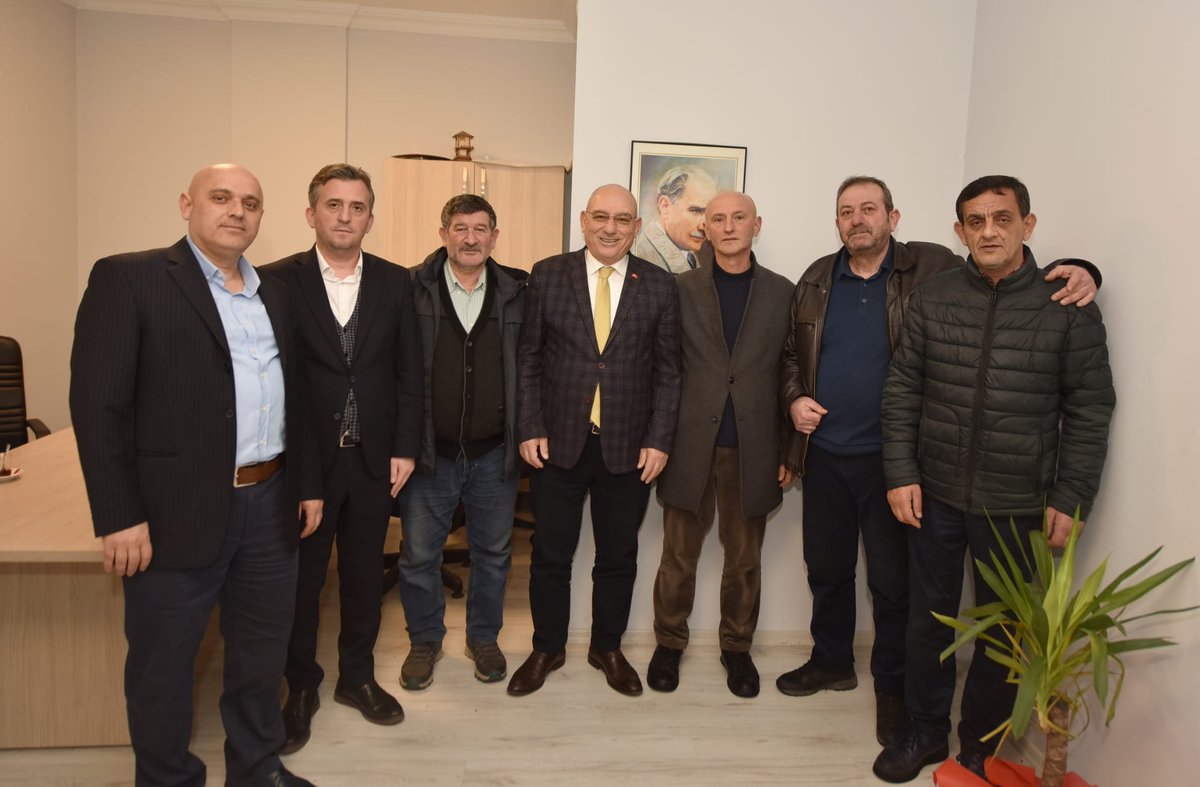 📍 TRABZON AYAKKABICILAR ODASI

Trabzon Esnaf ve Sanatkarlar Odaları Birliği Başkanı Metin Kara, oda ziyaretleri kapsamında, başkanı olduğu Trabzon Ayakkabıcılar Esnaf ve Sanatkarlar Odası'nda yönetim kurulu üyeleriyle bir araya geldi.