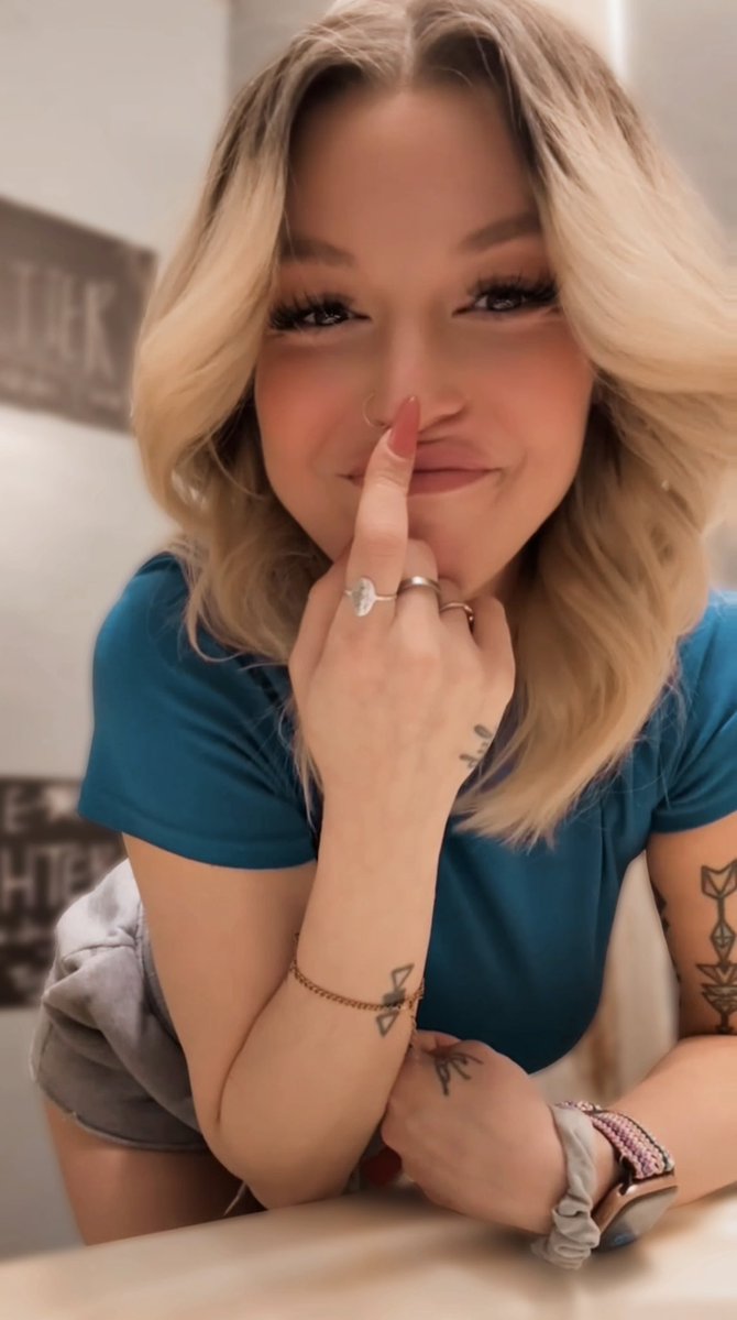 alphagoddesssarah✨ tweet media