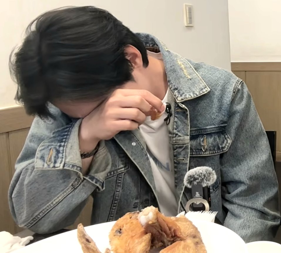 M_2018i's tweet photo. 아흐흑... 오늘 예쁘시구요...😊

우리 동네에 오다니이이이- 매향이라니이이!!
행궁동 붙박이는 오늘도 웁니다🥲 신기행 https://t.co/UezOjNs5Rd