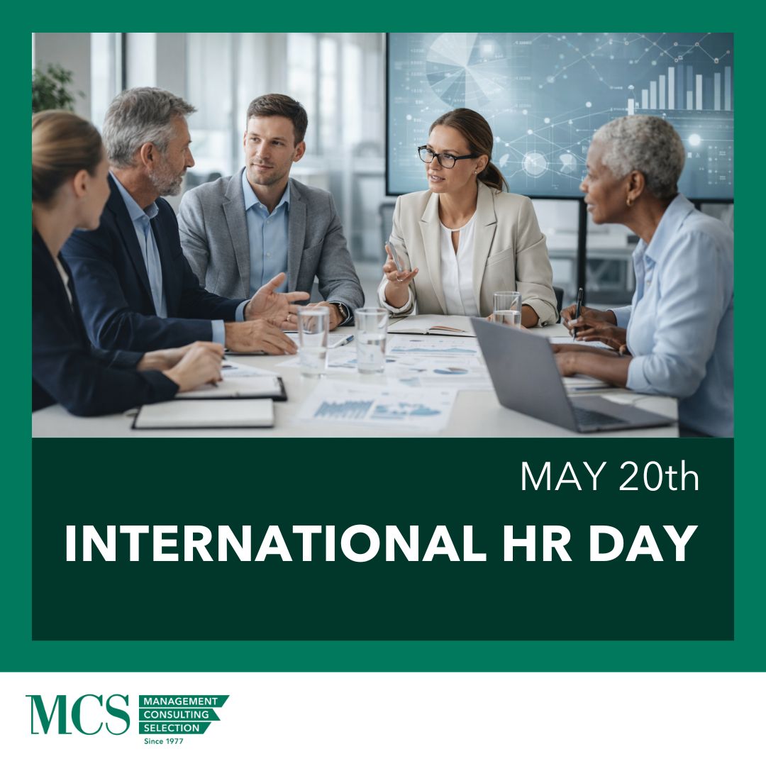 group_mcs's tweet photo. 🌏 International #HRDay2026.

Il tema dell'International HR Day 2026 è "𝐄𝐦𝐩𝐨𝐰𝐞𝐫 𝐩𝐞𝐨𝐩𝐥𝐞 𝐭𝐨 𝐥𝐞𝐚𝐝 𝐜𝐡𝐚𝐧𝐠𝐞", e richiama una responsabilità sempre più centrale per chi si occupa di Risorse Umane. https://t.co/YqVaLGhCn6