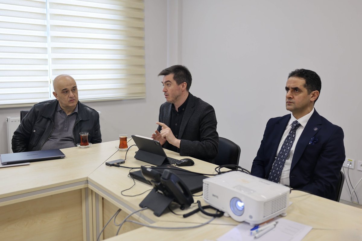 Yükseköğretim Kurulu Başkanımız Prof. Dr. Sayın Erol Özvar’ın teşrifleriyle imzalanan YÖK–TÜME İş Birliği Protokolü kapsamında, “Yapay Zekâ Tabanlı Otonom Eğitim ve Araştırma Çiftliği” projesini üniversitemizde hayata geçirmek adına ilk adımları attık.

TÜME Vakfı Genel Sekreteri