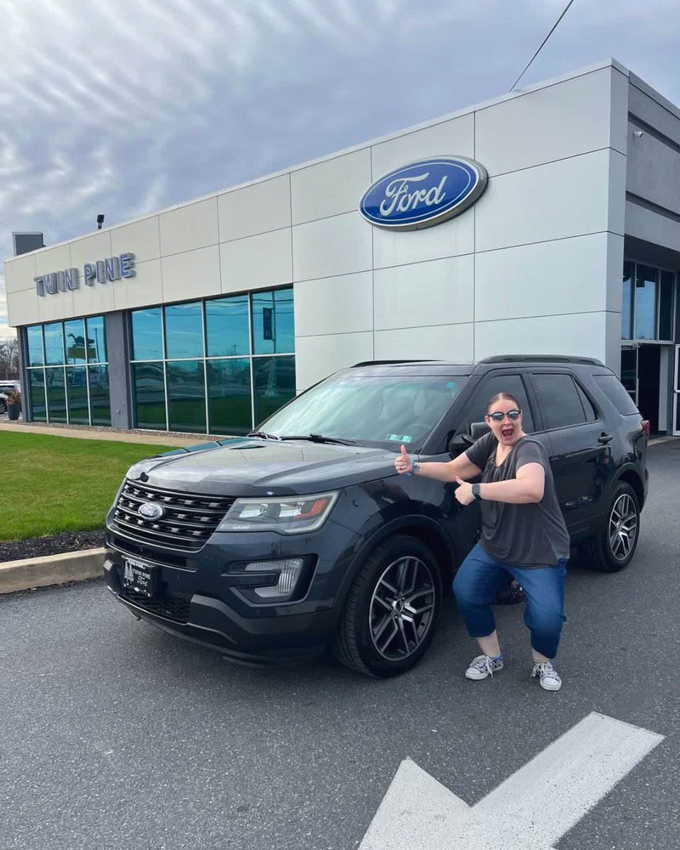 twinpineford's tweet photo. Big thumbs up for Rachel!
Congratulations on your '17 Ford Explorer Sport!
𝐆𝐞𝐭 𝐲𝐨𝐮𝐫 𝐆𝐫𝐞𝐚𝐭 𝐃𝐞𝐚𝐥 𝐍𝐨𝐰!
https://t.co/robWf7KzA8 https://t.co/iFmcbSBxkT