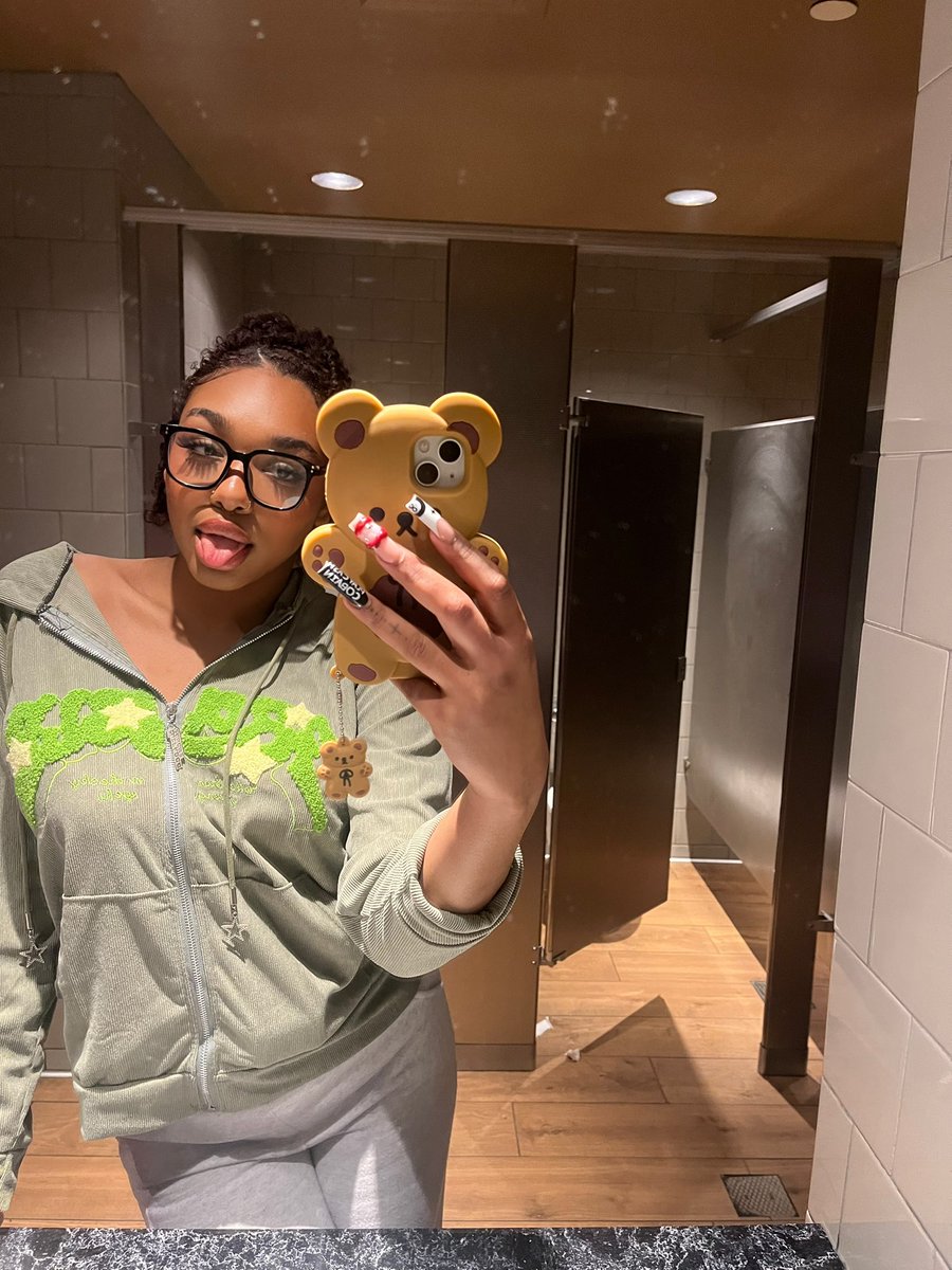 Pretty Lucy tweet media