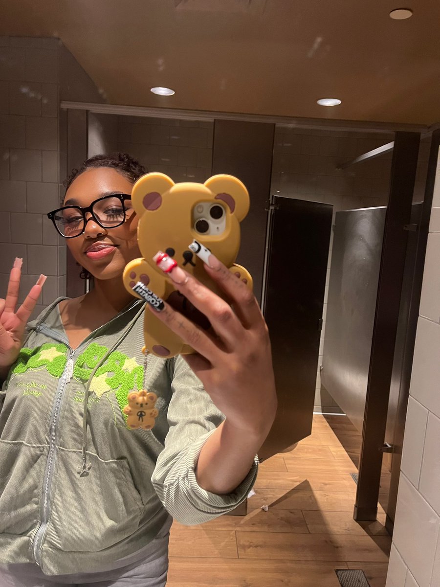 Pretty Lucy tweet media