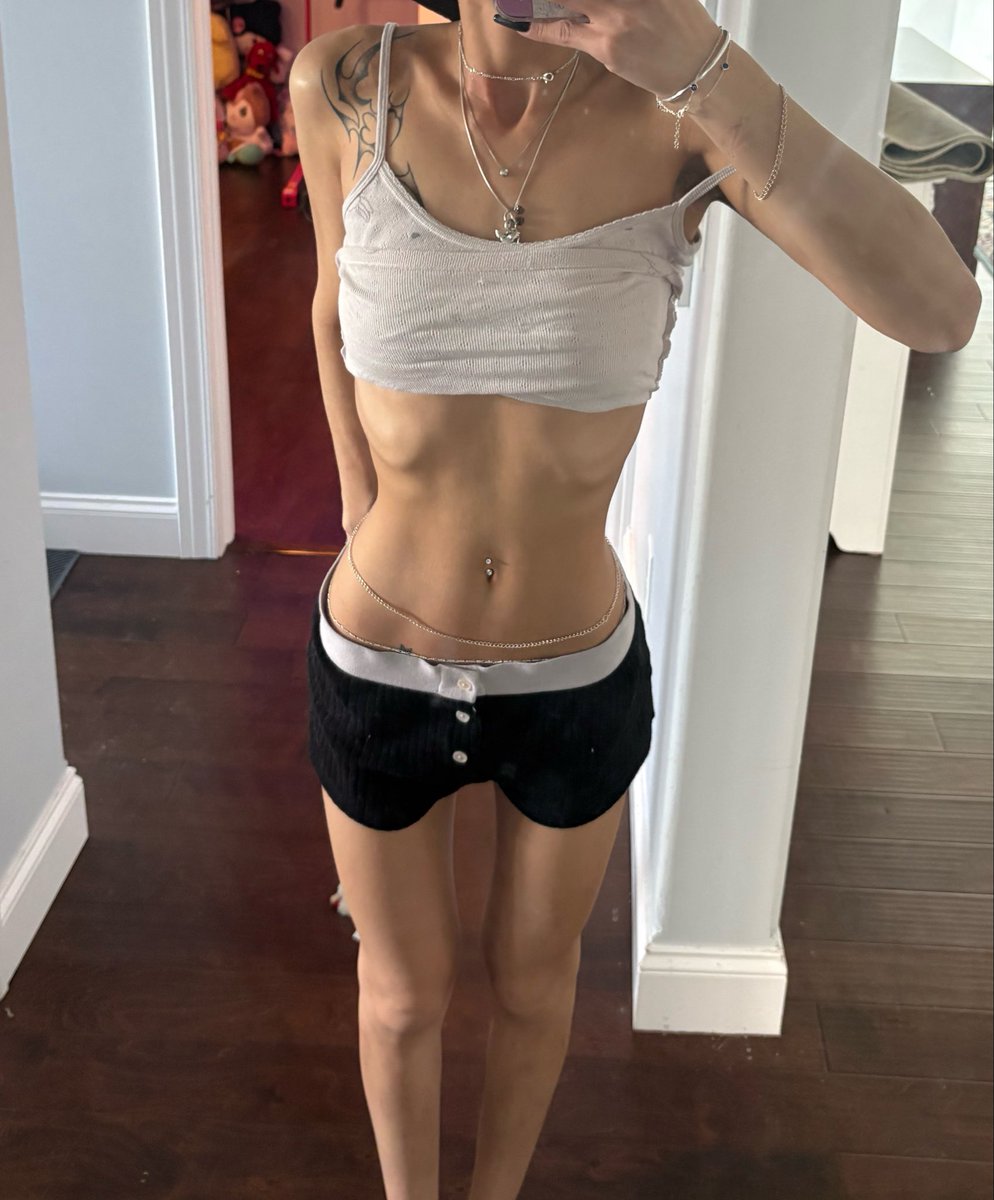 uh90l's tweet image. more #comparisonspo
i genuninely cant even believe this
(125 -&amp;gt; 93lb)
#edtwt #MOOTHUNT