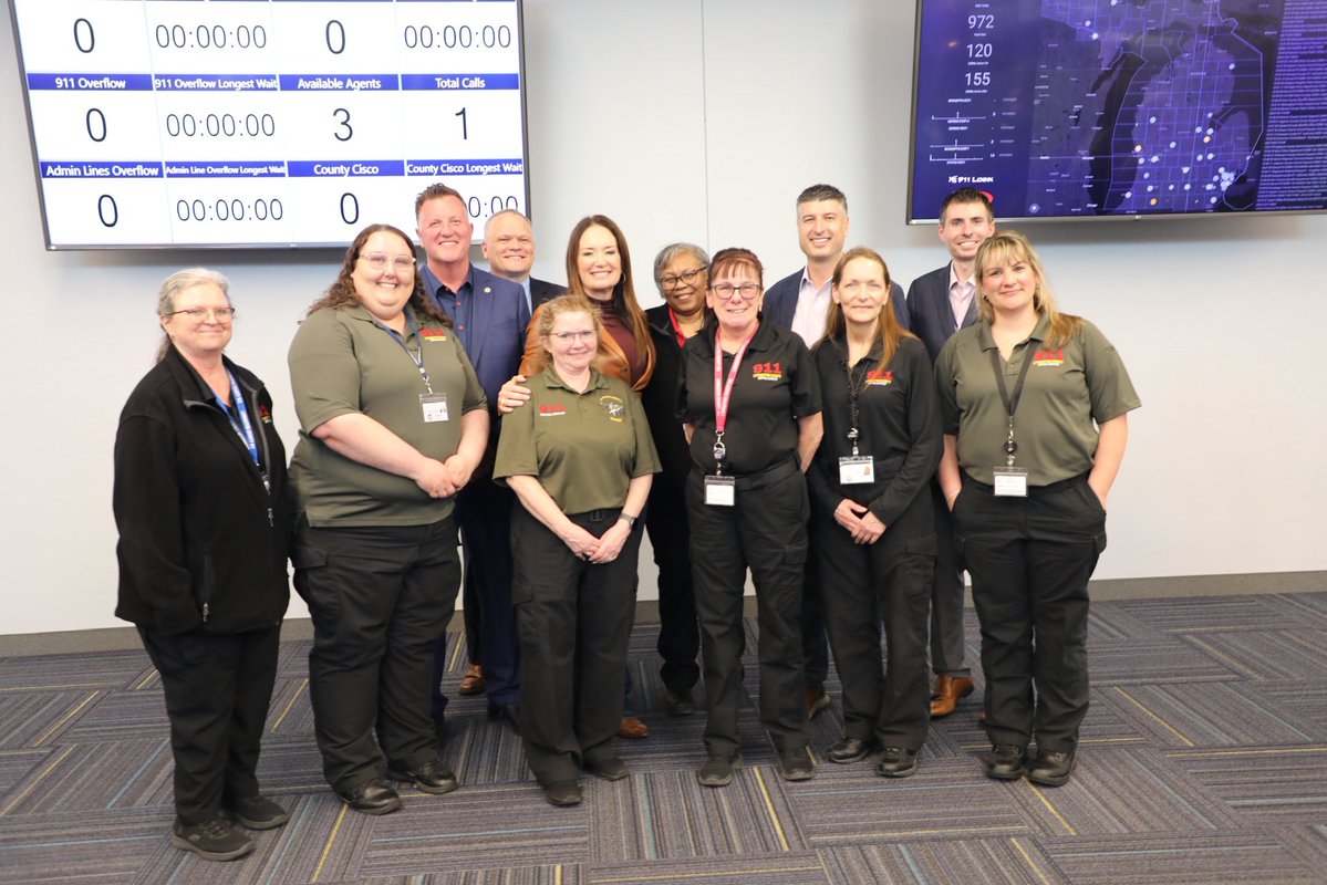 SecRollins's tweet image. In Livingston County, Michigan we saw what real Rural Prosperity looks like. 

A major @USDA-backed investment is modernizing emergency response, giving first responders the tools they need to serve and protect their communities every single day. 🚓🚑🚒 

This new 911 dispatch