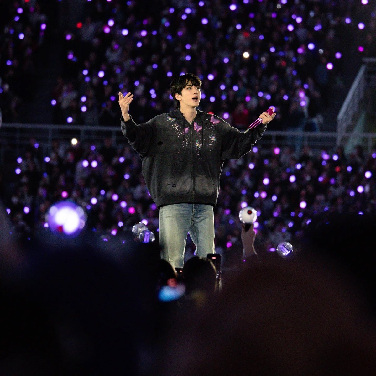 seokjinism1's tweet image. I looks like the part where he did the wave  with ARMY

#BTS_WORLDTOUR_ARIRANG #BTS_WORLDTOUR_ARIRANG_GOYANG #방탄소년단진 #JIN