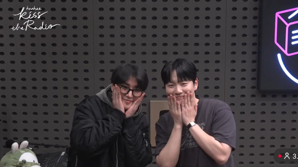 Cammy 🌼 semi IA tweet media