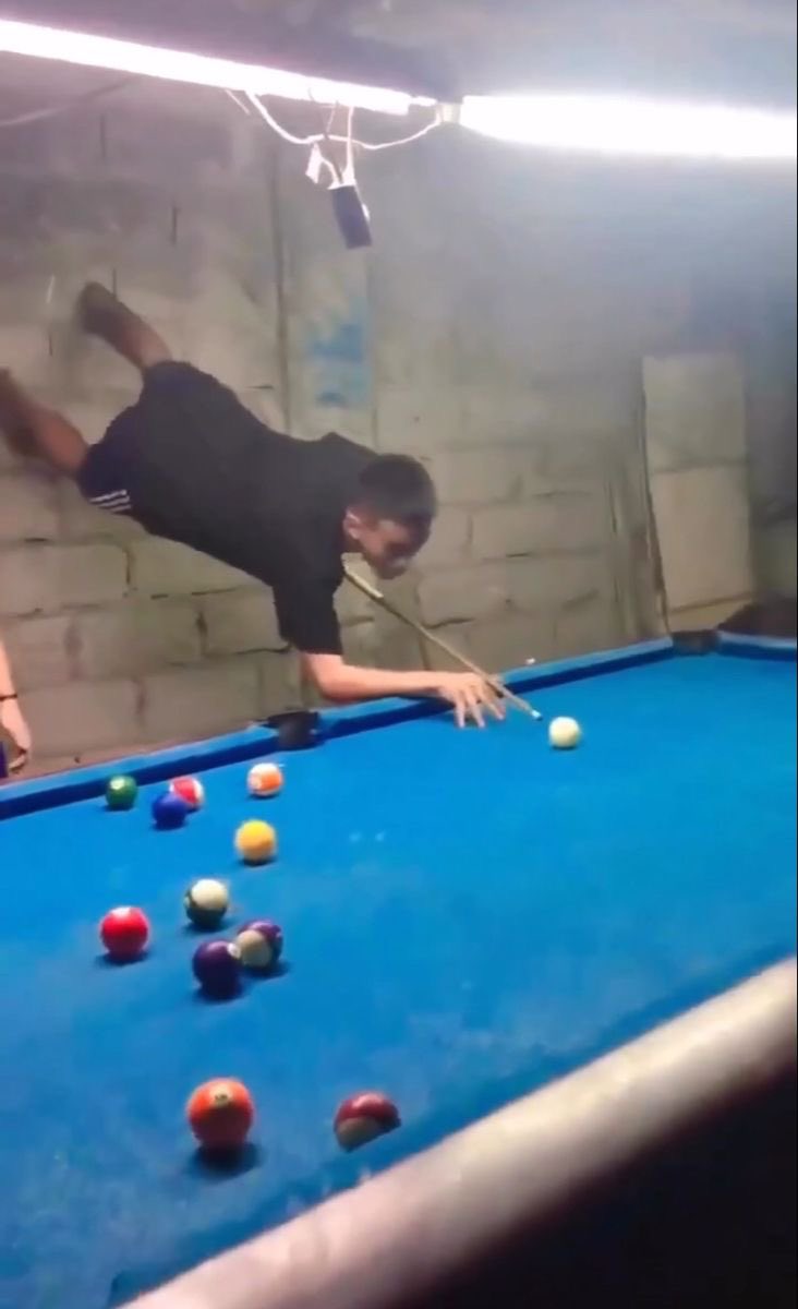 melovey333's tweet photo. #henclair Dustin and Lucas having a whole ass pool competition while Mike and Will “unnoticeably” disappeared into the bathroom https://t.co/fCwEAjVznM