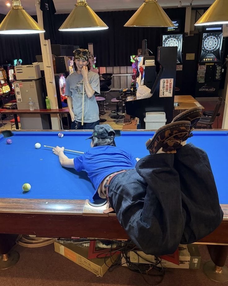 melovey333's tweet photo. #henclair Dustin and Lucas having a whole ass pool competition while Mike and Will “unnoticeably” disappeared into the bathroom https://t.co/fCwEAjVznM