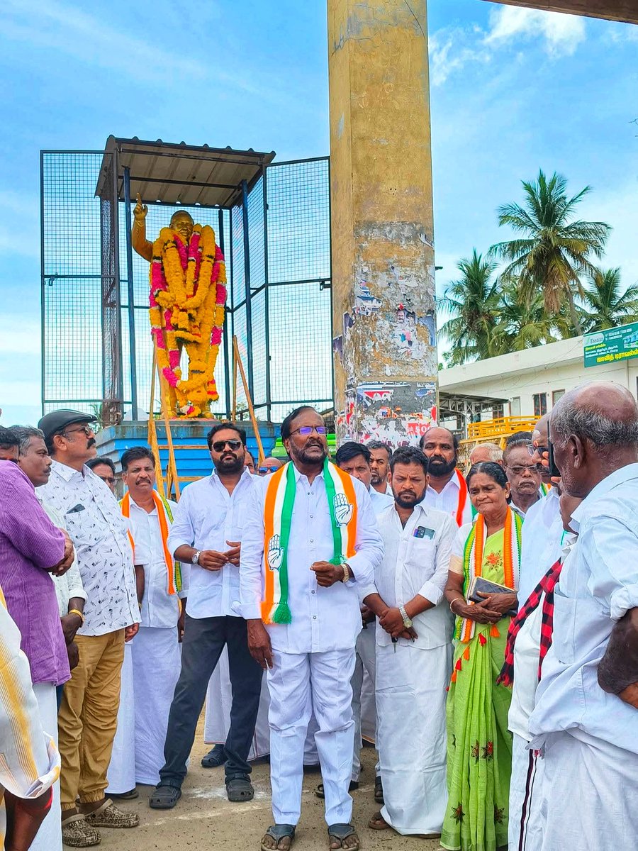pvrvivekoffl's tweet photo. சட்டமேதை டாக்டர் பி.ஆர்.அம்பேத்கரின் 136-வது பிறந்தநாளை முன்னிட்டு,
வேதாரண்யம் பேருந்து நிலையம் 
அருகில் உள்ள அம்பேத்கர் சிலைக்கு,
பாராளுமன்ற முன்னாள் உறுப்பினர் திரு.P.V.இராஜேந்திரன்,அவர்கள் தலைமையில் மாலை அணிவித்து 
மரியாதை செலுத்திய போது..

#AmbedkarJayanti https://t.co/B9UIz4M5PD