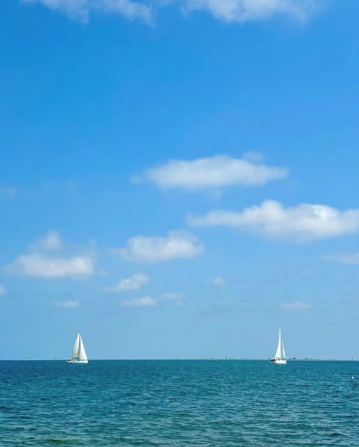 lampollaturisme's tweet image. Pinzellades de blau i dos velers a l’horitzó 💙

Descobreix totes les cales i platges:
📷 bit.ly/3pWuRgP

Foto de eric_pluskota99©

#lAmpolla #DeltadelEbre #TerresdelEbre #CatalunyaExperience #DescobreixCatalunya #TurismeCatalunya 

@terresebretur @catexperience
