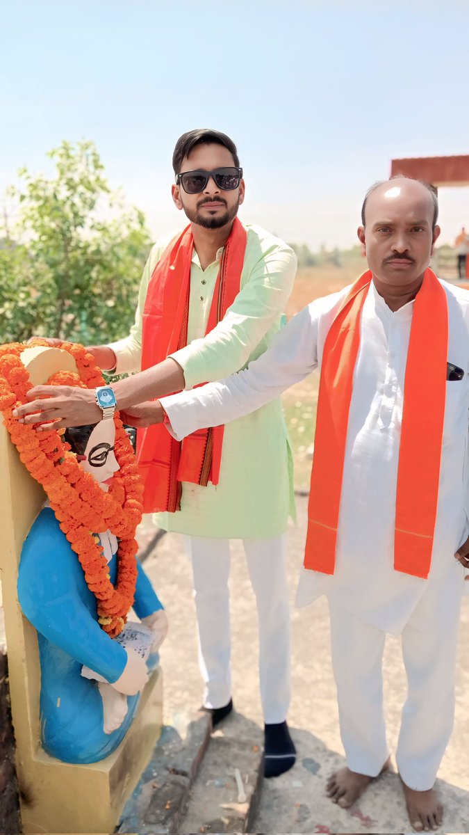 भारत रत्न बाबा साहेब भीमराव अंबेडकर जी की जयंती के पावन अवसर पर डॉ भीम राव अम्बेडकर बौद्ध बिहार सांडी कला में पर उनकी प्रतिमा पर माल्यार्पण कर उन्हें विनम्र श्रद्धांजलि अर्पित किया।