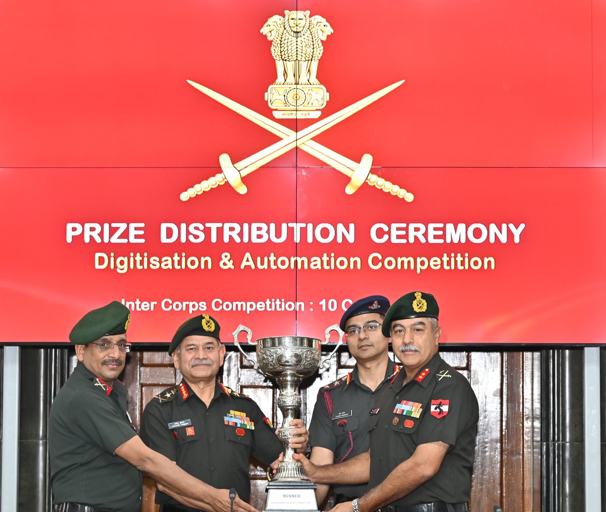 Honouring Excellence &amp; Innovation

#GeneralUpendraDwivedi, #COAS, presented the ‘COAS Inter Command Sports Championship Trophy’ to #WesternCommand.

Aligned with the #YearofNetworkingAndDataCentricity, #COAS also felicitated the winners of the ‘Digitisation &amp; Automation