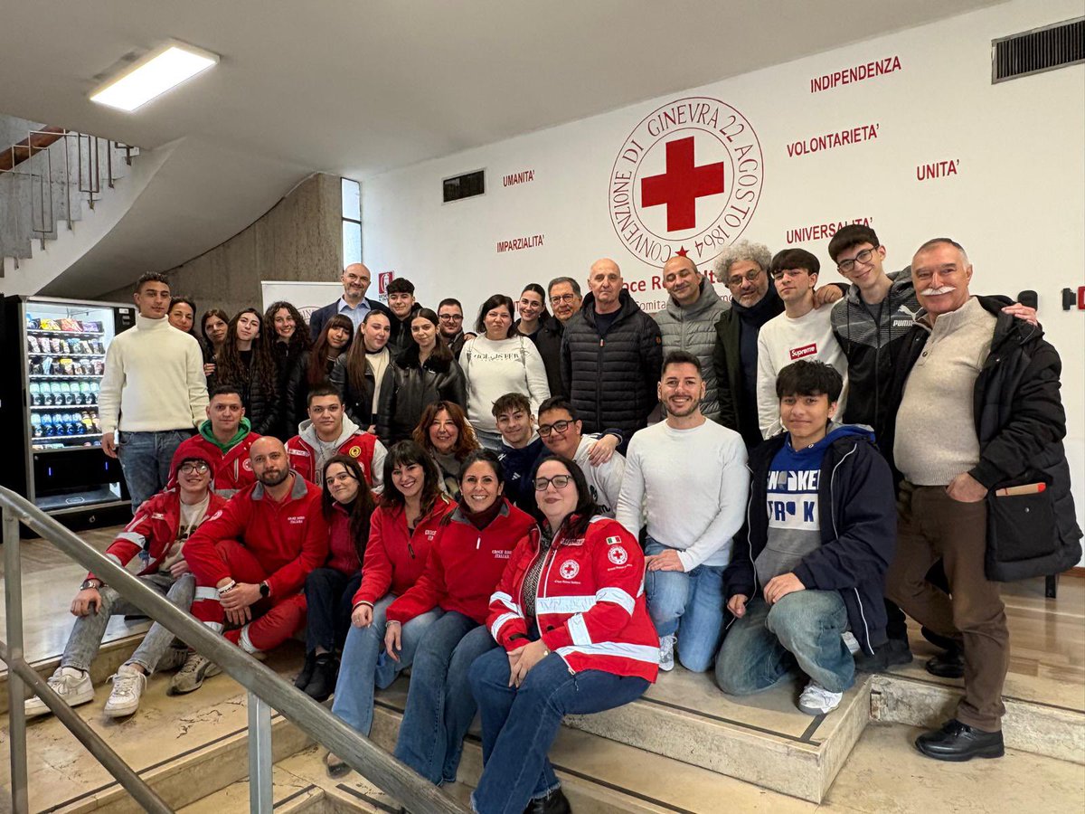 cripalermo's tweet photo. La famiglia della CRI Palermo cresce! 
Benvenuti ai 27 nuovi aspiranti volontari che hanno superato gli esami dopo un mese e mezzo di formazione intensa su DIU, Strategia 2030 e Primo Soccorso. Pronti per il tirocinio! 🚑💪
#CroceRossa #CRIPalermo #Volontariato #UnItaliaCheAiuta https://t.co/AZUMN7efu9