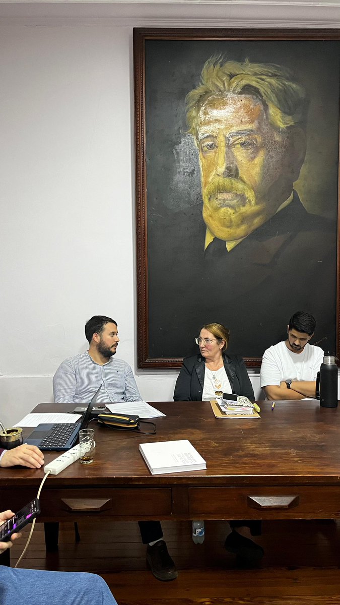 FdePaganini's tweet photo. En el día de ayer, la línea de ediles del @PartidoColorado comenzó el proceso de análisis de los recursos extrapresupuestales solicitados por la IM. 
Estuvimos reunidos con representantes de los 8 clubes zonales de Montevideo, escuchando las necesidades que tiene cada territorio. https://t.co/eoeSNXKuug