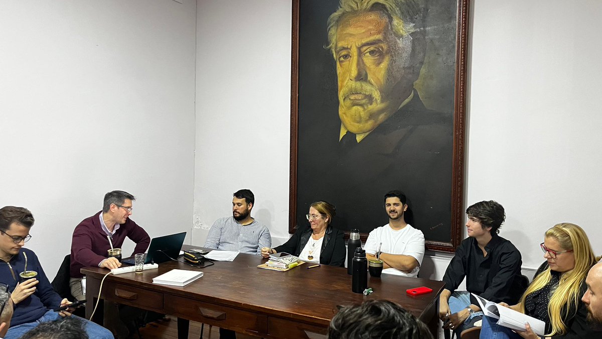 FdePaganini's tweet photo. En el día de ayer, la línea de ediles del @PartidoColorado comenzó el proceso de análisis de los recursos extrapresupuestales solicitados por la IM. 
Estuvimos reunidos con representantes de los 8 clubes zonales de Montevideo, escuchando las necesidades que tiene cada territorio. https://t.co/eoeSNXKuug