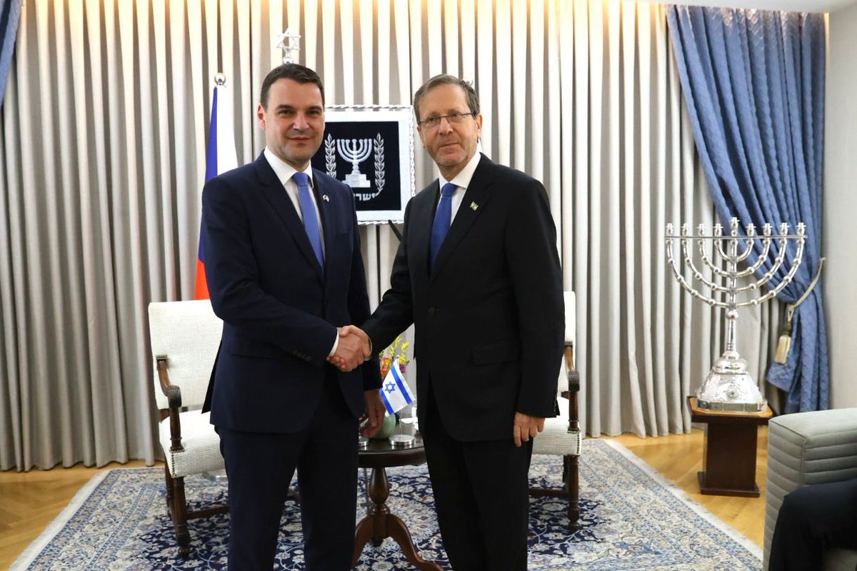 Ministerstvo zahraničních věcí tweet media