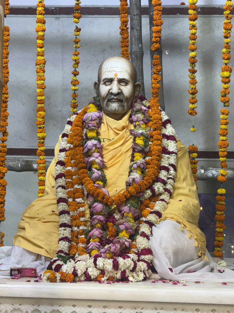 मूर्तित्रयात्मकं वीरं महाशौर्यं महाहनुम्  l
हनूमन्तं वायुसूनुं नमामि ब्रह्मचारिणम्  ll

संकटमोचन 🙏🌸