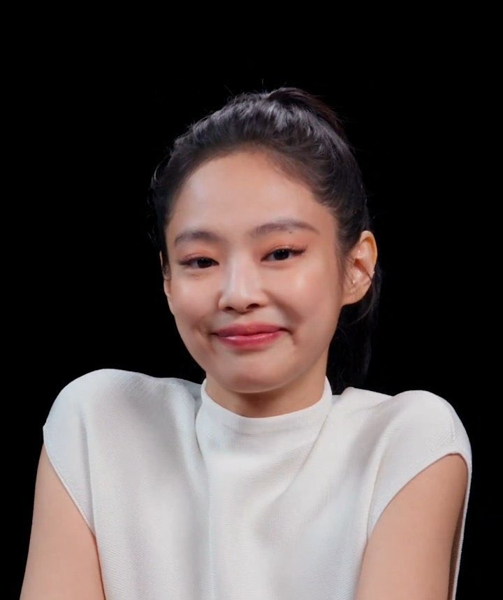 JENNIE Charts tweet media