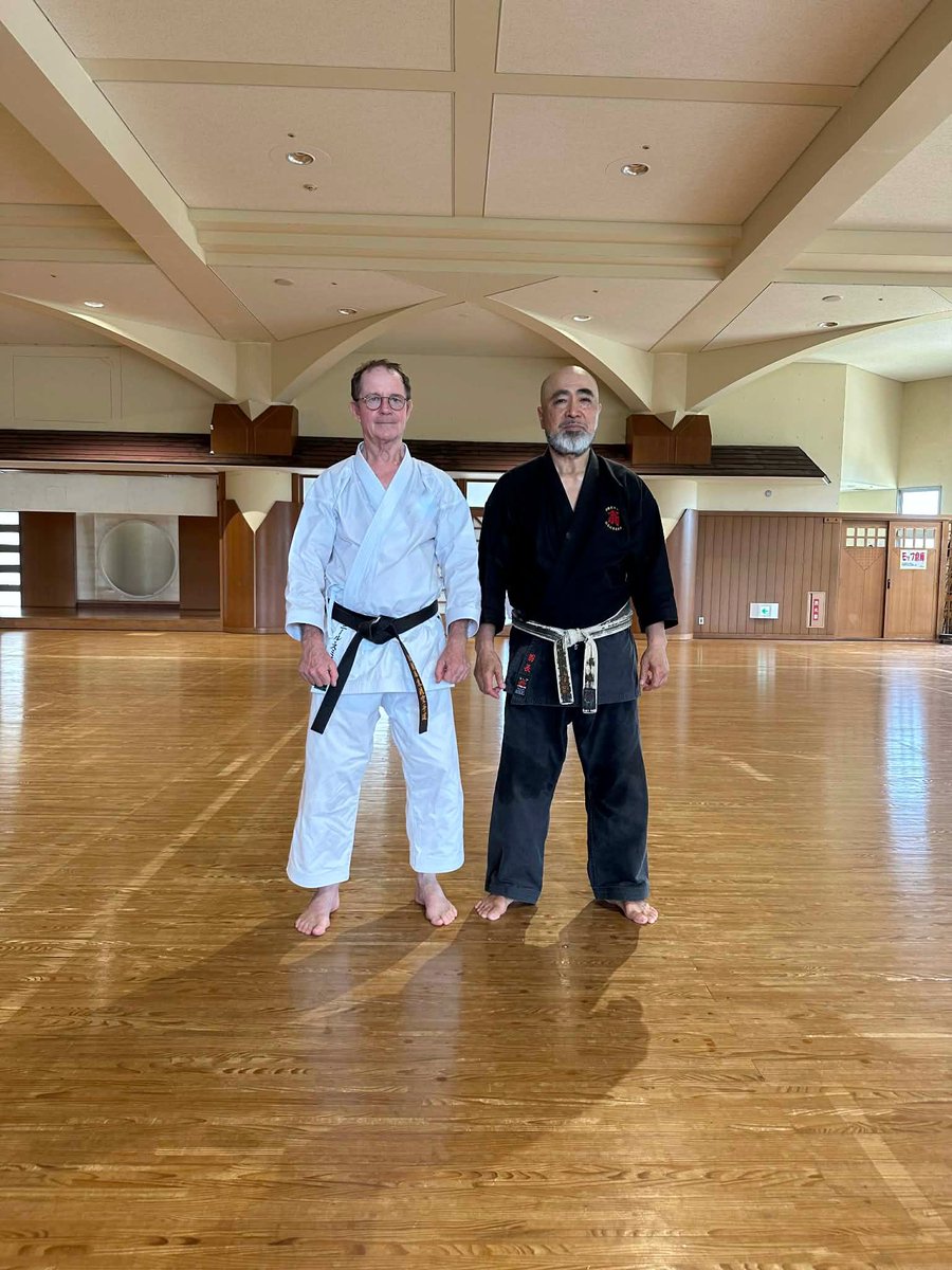 TSRkaratedo's tweet photo. Neil sensei with Sōke Onaga

Training in the Okinawa Budokan https://t.co/AppRghEoBj