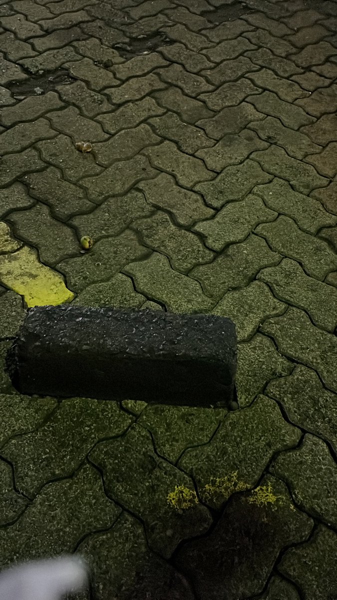 sedihsendirian's tweet photo. aku nangis masih ditempat yang sama https://t.co/AJRAJ8jibJ