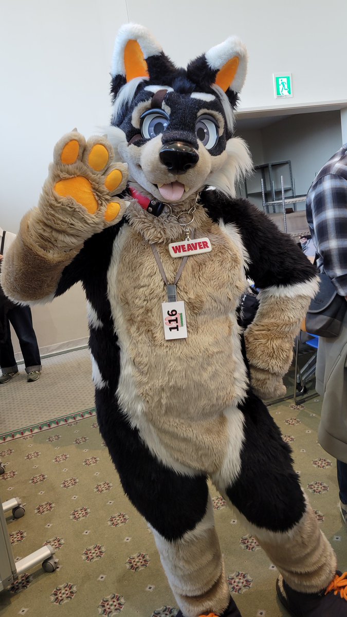 nenzakick's tweet image. 推しのウィーバーくん  @weaverkun と一緒に！今回、笑顔で二人で写ってるようですが、横で延々とぴんきさんが嫁への呪詛を吐いていたので、やめてーっと困ってるウィーバーくんの絵です（笑）。
＃CHANGE!6