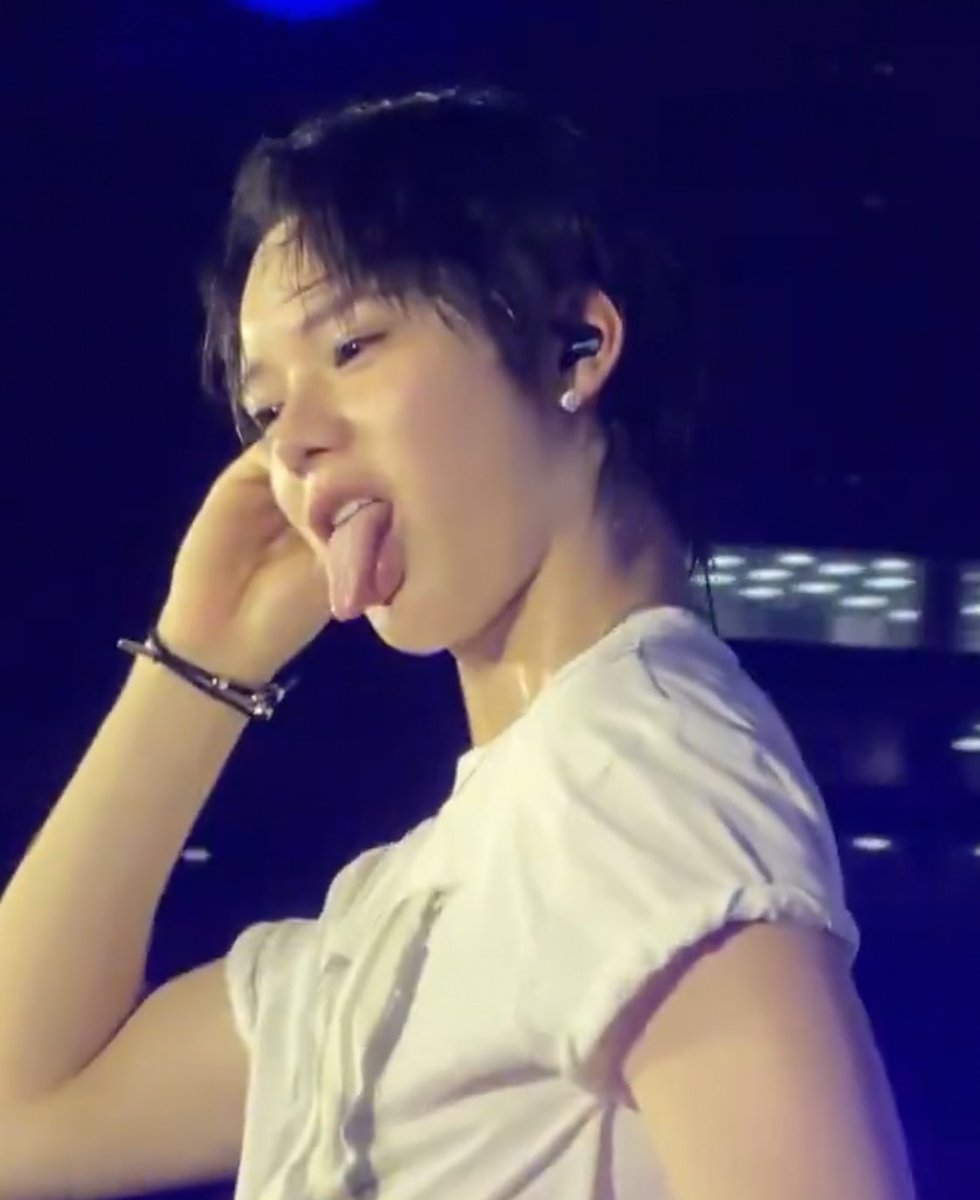 이름이.. tweet media