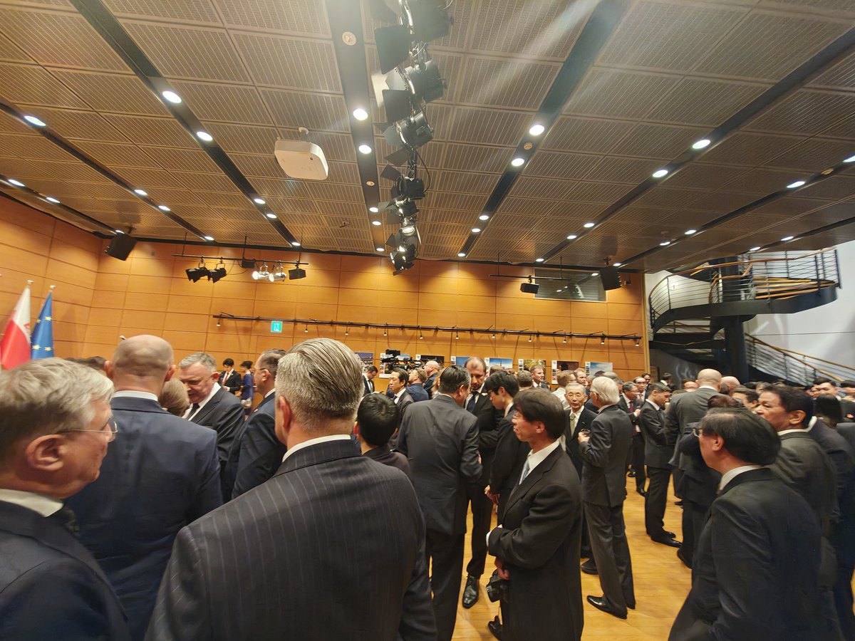 ZOPOT_w_TOKIO's tweet photo. Dziśmieliśmy zaszczyt uczestniczyć w przyjęciu w Ambasadzie RP, zorganizowanym z okazji wizyty w Japonii Pana Premiera Donalda Tuska.
To było ważne i poruszające spotkanie,  przypominające o sile więzi łączących 🇵🇱 i 🇯🇵.
Panie Ambasadorze, serdecznie dziękujemy za zaproszenie!✨ https://t.co/JhSRdIiUXr