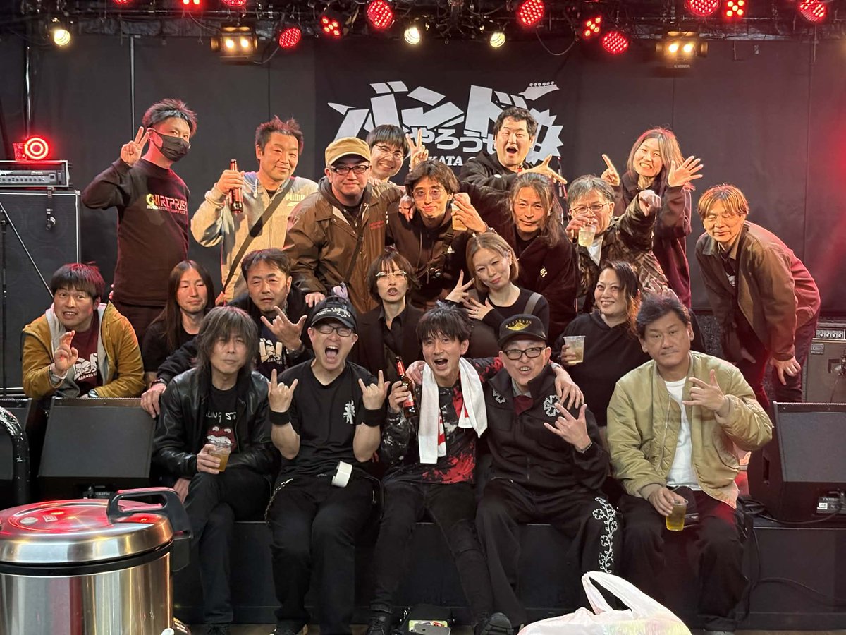 KIRA_PROJECT000's tweet photo. 遅くなりましたがバンドやろうぜ!!vol.8にお越しくださいました皆さまありがとうございました😊出演バンドの皆さま、主催の丸谷サンお疲れ様でした🙏✨㊗️團長還暦🩷
きらぷろは農繁期に入ります🌾また田植え後にお会いしましょう✨
今回は悪あがきして脚出してみました🤣🤣 https://t.co/2NRiXAtTlC