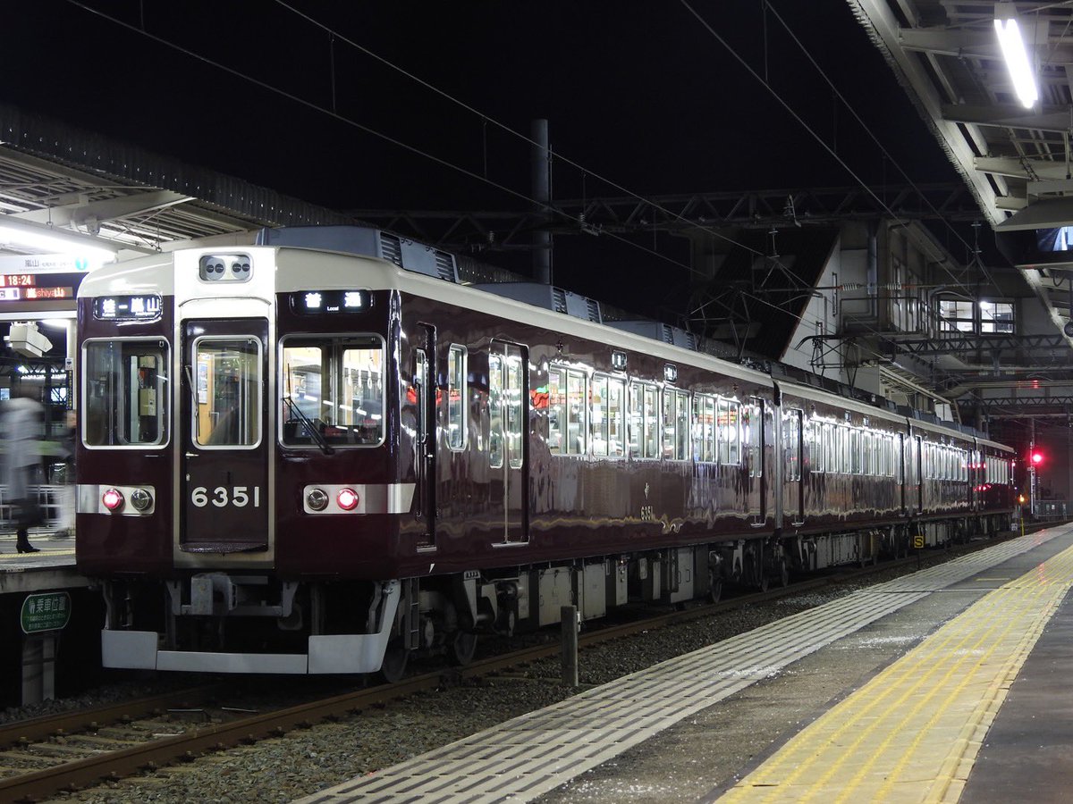 hankyu100's tweet photo. 8年前の桂駅にて https://t.co/y9RvLNdWHt