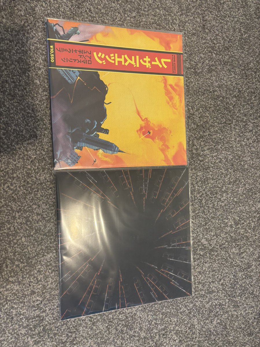 _RecordReviews's tweet photo. What are the chances of getting these signed tonight in London 👀 @Rome_Streetz https://t.co/ADu1DD9evo