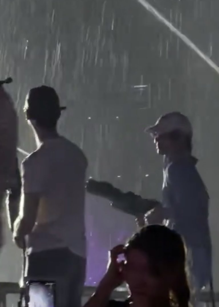 ☁️ melt , ♡ tweet media