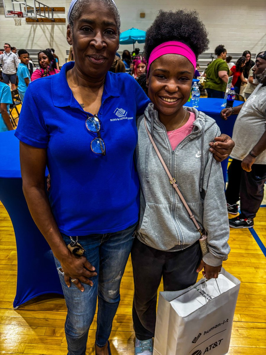 pivot_rec's tweet image. We didn’t just show up… we showed OUT 🔥

The AT&amp;amp;T Human-I-T NCAA Laptop Event was a vibe! From good food, music, community, and goodies 💻.

From eating to vibing to leveling up, this was an MVP kind of day 🏆

#CommunityWins #MVPmoments #LevelUp #PivotReengagement