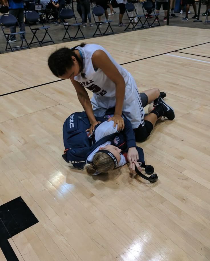 leila ⚢ azzi’s a wing!!! 🪽 tweet media