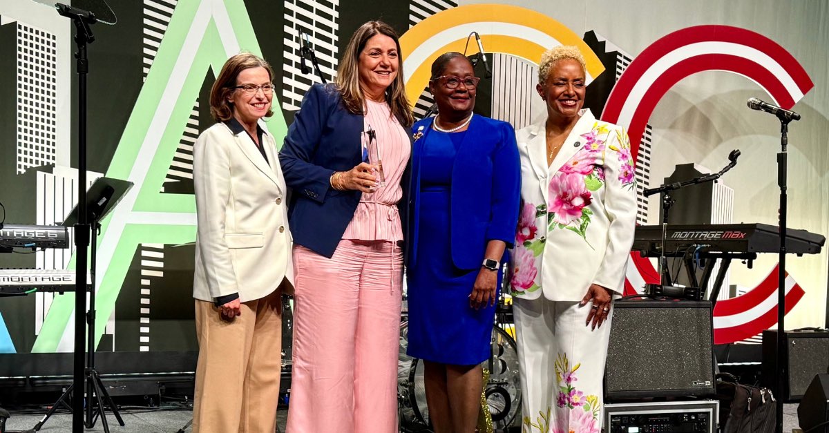 Miami Dade College tweet media