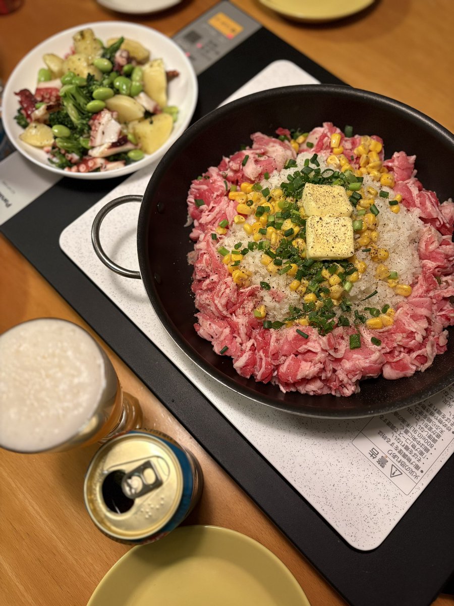 kamerina421's tweet photo. 日月火の晩ごはん。
＊ビーフペッパーライス、たことブロッコリーのバジルサラダ
＊なす小松菜シャウエッセンの和風パスタ、ポテトサラダ
＊カツ丼、生ハムサラダ、お味噌汁
土曜日は久々のママ友飲み会で日頃のストレス発散してきた。相変わらず残業続きでワンパン料理か丼ものです。
#おうちごはん https://t.co/7JbMkjtO8r