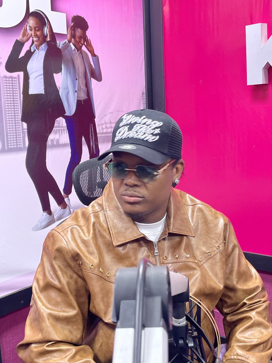 Konga1037FM's tweet photo. A great session with Eltee Skhillz on Juice Box, Konga 103.7FM today. 

Such an insightful session, from the conversations to the laughs to the music.  Catch the full details on https://t.co/NRA6DUw7aA

#KongaFM 
#KongaTV
#JuiceBox 
#ElteeSkhillz https://t.co/Gaeov7l3dW