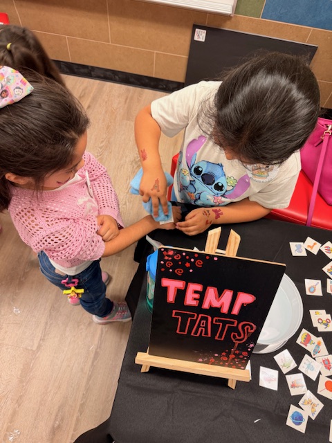 Artk12RISD's tweet photo. What a fantastic evening at Northwood Hills ES Fine Arts Night last week! It was a joy to see our students shine through art, music, and creative expression. Thank you to the teachers, staff, families, and community for supporting the arts and celebrating the incredible talent of our students. #RISDArtMatters #RISDDreamBIG #TXArtED @RISDVPA @RichardsonISD @nherisd @IamBranum