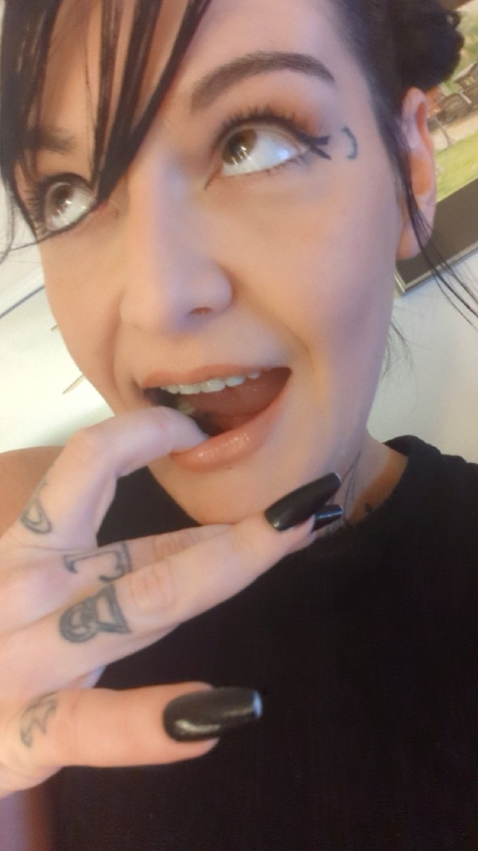 XxSkinderellxX's tweet image. Gonna go find some #toys at the mall 😜❤️‍🔥👅 #ideas #exploration.