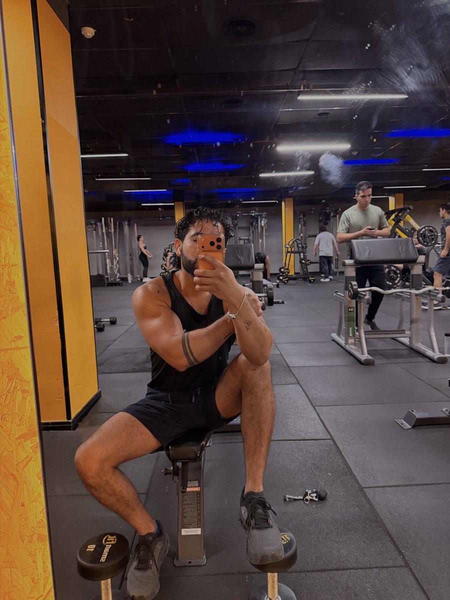 es ilegal limpiar los espejos de los gimnasios o que onda?