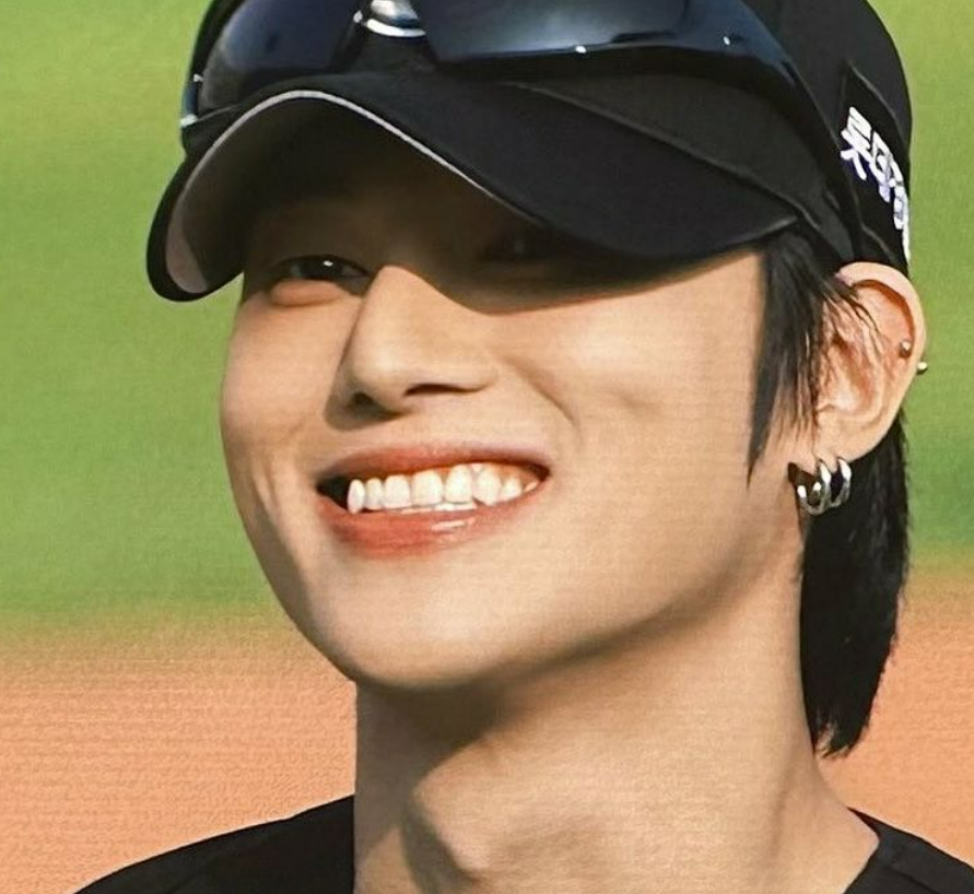 wooyogie's tweet photo. tópico sensível: o dentinho canino saltado do wooyoung ): https://t.co/wG17rHg0Dz