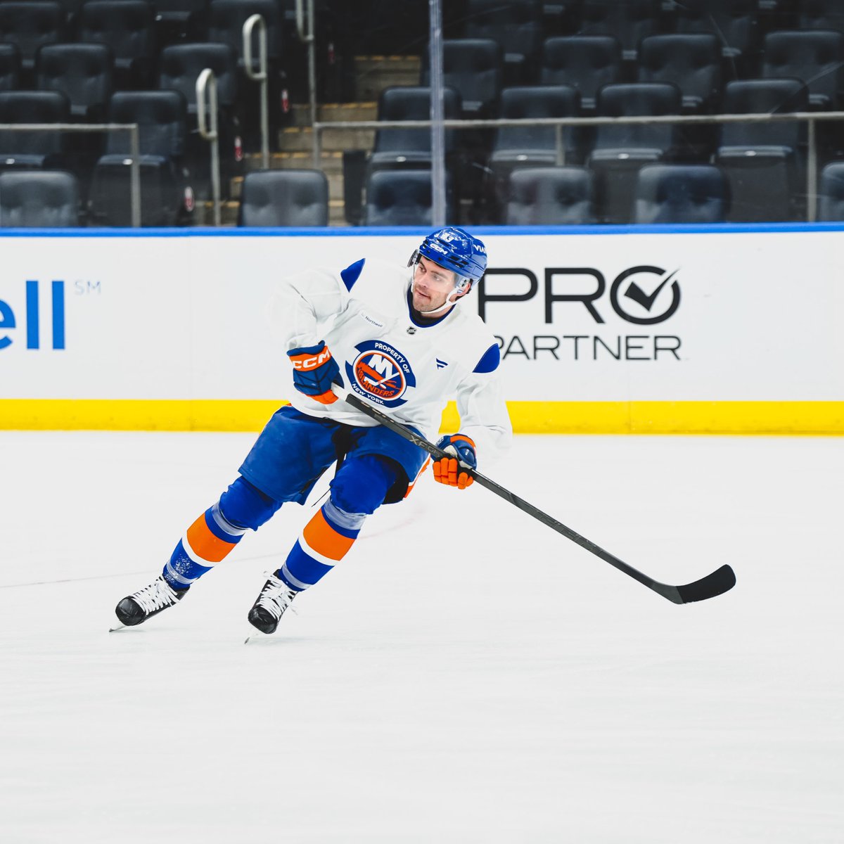NYIslanders's tweet image. Victor Eklund will wear #73 and Liam Foudy will wear #43 for the #Isles!