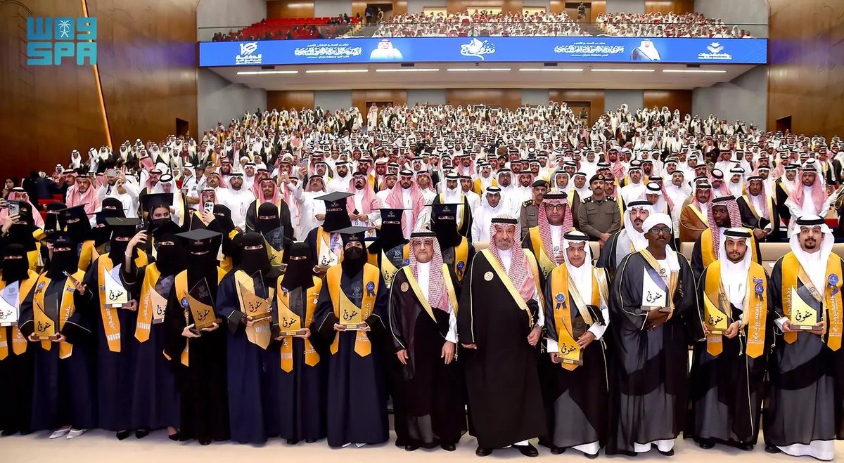 SPAregions's tweet photo. الأمير جلوي بن عبدالعزيز يرعى حفل تخريج 5872 طالبًا وطالبة بجامعة نجران
https://t.co/TpsMMnqIWS
#واس https://t.co/M3WDvsejWA