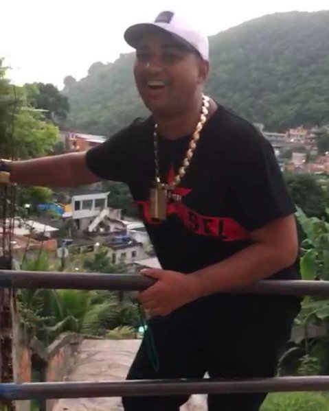 Véio e sem lancha tweet media