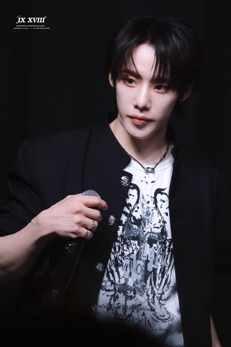 260410  오사카

 ✦⸝⸝🖤

#OMEGA_X #오메가엑스
#젠 #XEN