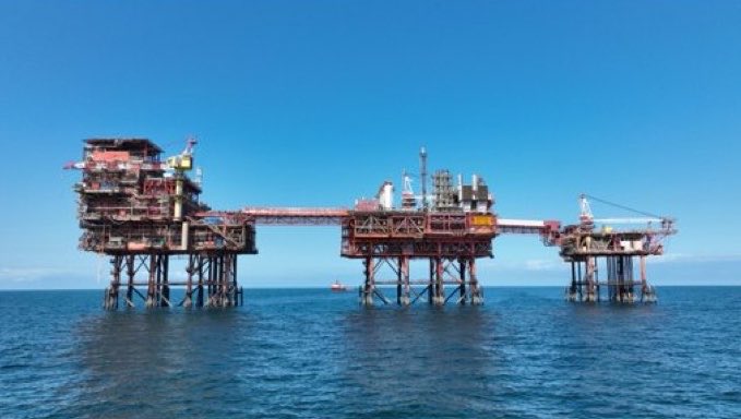 🚨JUST IN: Donald Trump has SLAMMED the UKs net zero agenda 🇬🇧 

“Europe is DESPERATE for energy, and yet the United Kingdom REFUSES to open North Sea Oil, one of the greatest fields in the world!” 

Trump is right, we sit on a treasure trove of oil, yet we buy it from Norway at
