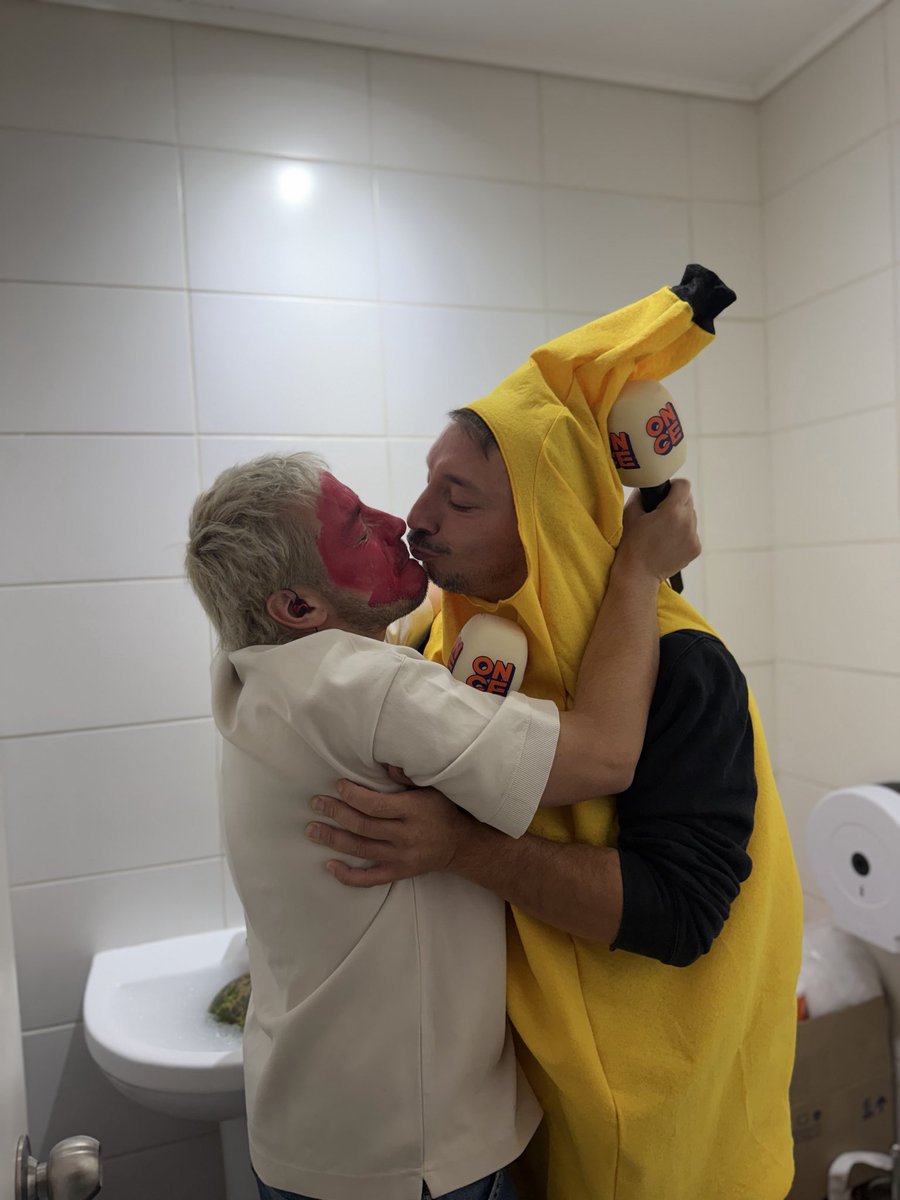 Once Stream tweet media